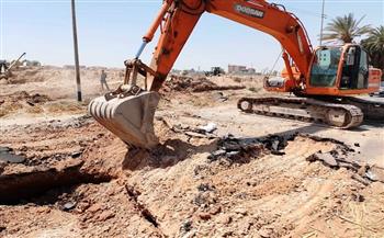 محافظ أسوان يكلف بالمعاينة الميدانية للهبوط الأرضي المفاجئ بطريق توشكى بنصر النوبة