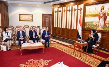 وزير الخارجية والهجرة يقدم التهنئة لقداسة البابا تواضروس الثاني بمناسبة عيد القيامة المجيد 