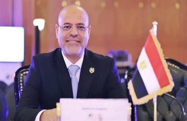 جبران: قانون العمل الجديد هدية عمال مصر في عيدهم