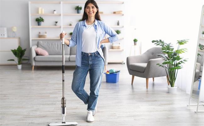 لربات البيوت.. 4 طرق طبيعية تضمن لكِ أرضيات لامعة ونظيفة  