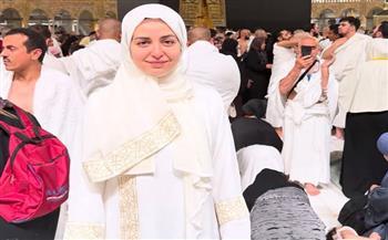 هبة مجدي تؤدي مناسك العمرة 