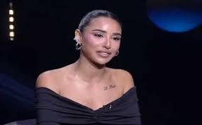 آية سماحة تعتذر للمصورين والصحفيين بعد إساءتها لهم في جنازة الراحل سليمان عيد 