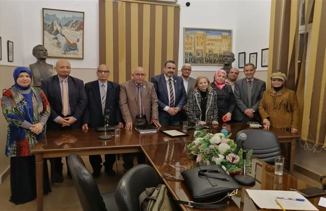 اتحاد الكتاب يناقش «المفاهيم الاقتصادية وحركة الترجمة» 