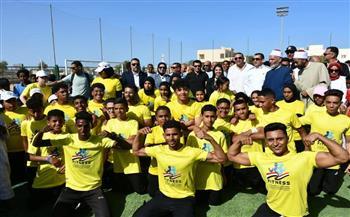 "صبحي" يفتتح أعمال تطوير الملعب الخماسي بمركز شباب شلاتين ويتفقد الأنشطة