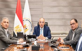 وزير الري يبحث مجهودات إزالة التعديات على مجرى نهر النيل