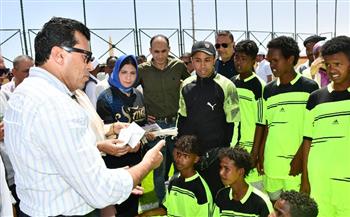 وزير الرياضة يفتتح الملعب الخماسي بمركز شباب أبو رماد ويوجه برفع كفاءة المبنى