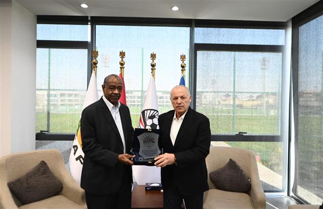هاني أبو ريدة يلتقي رئيس الاتحاد السوداني