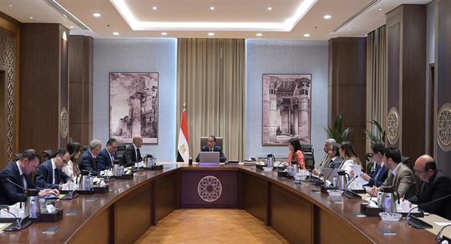 رئيس الوزراء يبحث سبل تعزيز الشراكة مع القطاع الخاص في ملف المدارس الفنية المتخصصة