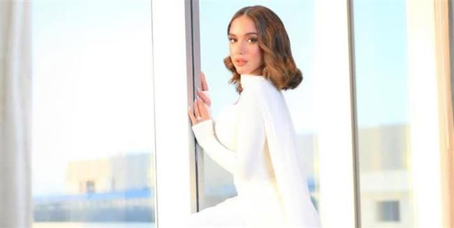 رنا رئيس باطلالة رومانسية  جميلة
