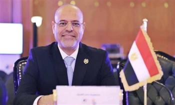 وزير العمل يعلن توفير 62 فرصة عمل على مهنة "سائق حافلة" في إحدى الدول الخليجية