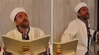 فيديو.. إمام مسجد يعيش لحظات رعب أثناء زلزال إسطنبول