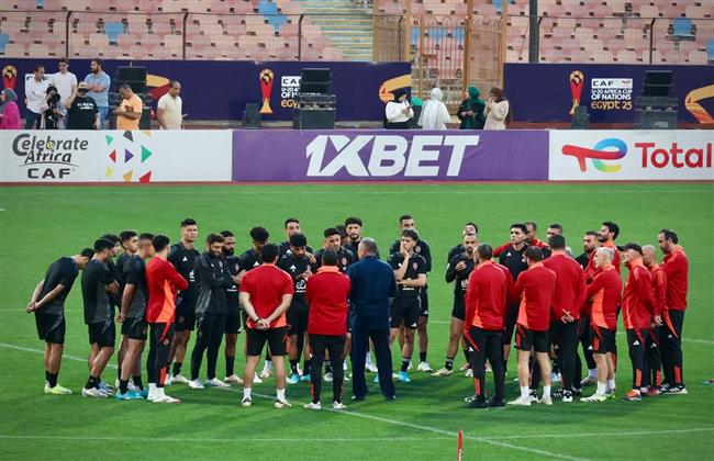 الخطيب يحفز لاعبي الأهلي قبل مواجهة صن داونز في نصف نهائي دوري الأبطال