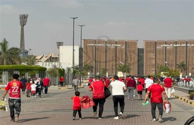 جماهير الأهلي تتوافد على استاد القاهرة لحضور مباراة صن داونز