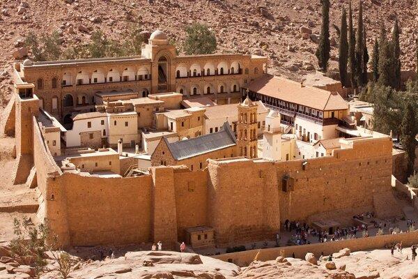 دير سانت كاترين.. أسرار الكنائس القديمة في حضن الجبل المقدس