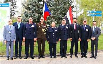 قائد القوات الجوية يلتقى عددًا من مسئولى القوات المسلحة التشيكية خلال زيارته إلى التشيك