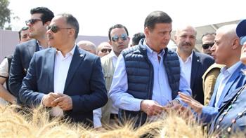 وزير الزراعة يفتتح موسم حصاد القمح بمحافظة الشرقية