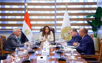 وزيرة التنمية المحلية تتابع سير العمل فى منظومتي التصالح على مخالفات البناء وتراخيص المحال العامة