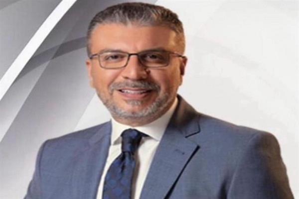 عمرو الليثي يعتذر عن عدم تقديم برنامج "كلمتين وبس" بالبرنامج العام