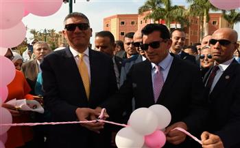 وزير الرياضة ومحافظ الجيزة يفتتحان منشآت رياضية جديدة بنادي حدائق الأهرام