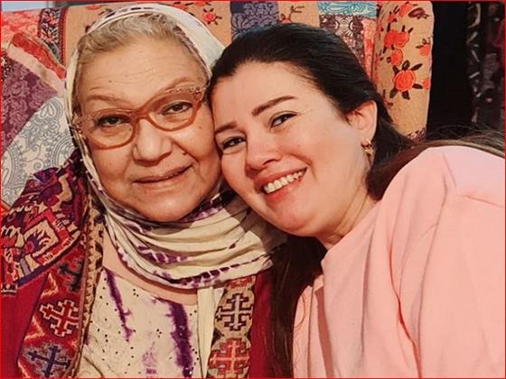 "واحشني هزارك و ضحكتك".. رانيا فريد شوقي توجه رسالة مؤثرة لشقيقتها الراحلة ناهد