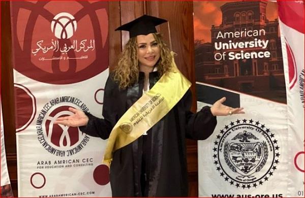 الجامعة الأمريكية للعلوم تمنح الفنانة ألفت عمر الدكتوراه الفخرية