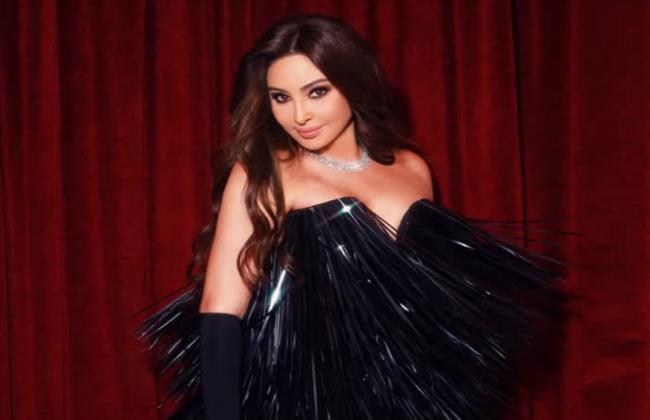 إليسا تخطف الأنظار في حفلها بباريس