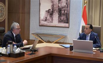 مدبولي يتابع مع رئيس "اقتصادية قناة السويس" مستجدات العمل وجهود جذب الاستثمارات