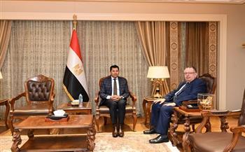 وزير الرياضة يلتقي علاء مشرف لدعمه قبل انتخابات الاتحاد الدولي لتنس الطاولة