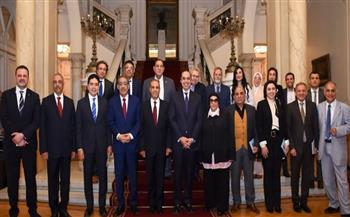 وزير الشئون النيابية يناقش مع وزير الخارجية والهجرة القضايا الإقليمية بالغة الأهمية