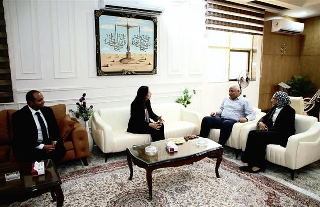 لتعزيز التبادل الثقافي.. محافظ الوادي الجديد يلتقي وفد "فولبرايت مصر"