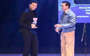 طه دسوقي يقدم تكريم أحمد مالك في الإسكندرية للفيلم القصير