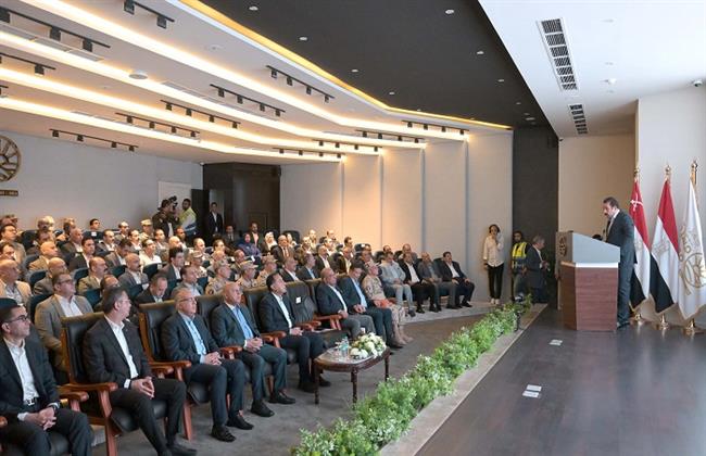 رئيس الوزراء يستمع لعرض تقديمي حول مشروعات ومجالات التنمية لجهاز مستقبل مصر 