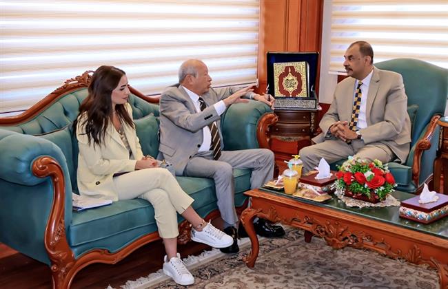 محافظ سوهاج يستقبل المهندس نجيب ساويرس لمناقشة مشروع "دار وسلامة" وبحث فرص الاستثمار بالمحافظة