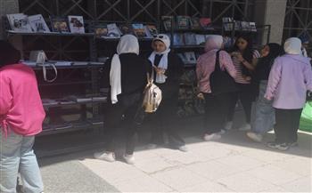 قصور الثقافة تقيم معرض كتاب بجامعة حلوان