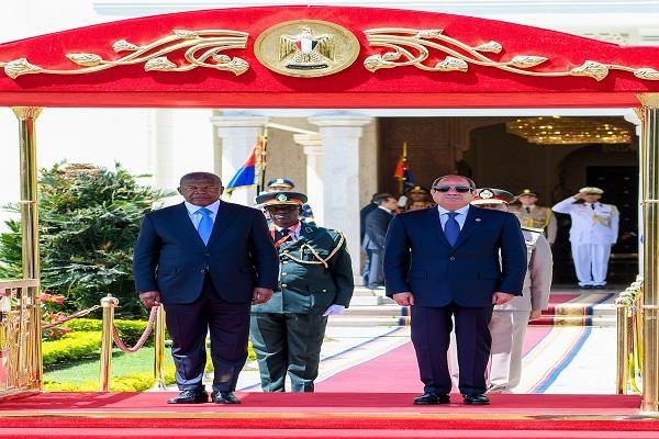 الرئيس السيسي يستقبل رئيس أنجولا في قصر الاتحادية