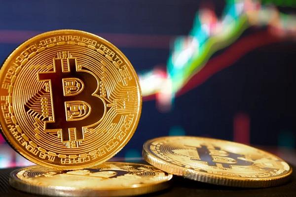 بتكوين تواصل ارتفاعها مدعومة بتدفقات صناديق المؤشرات وشراء "ستراتيجي" بقيمة 1.4 مليار دولار
