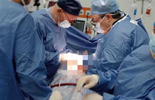 فريق طبي بمستشفى الشيخ زايد التخصصي ينقذ سيدة حامل وجنينها عبر جراحة قلب مفتوح للأم 