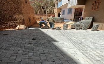 استكمال المرحلة الثانية لرصف أحياء موط القديمة بالإنترلوك في الوادي الجديد