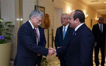 رئيس البرلمان المجري يبدي إعجابه بالحضارة المصرية القديمة خلال زيارته لمعبد "فيلة" بأسوان
