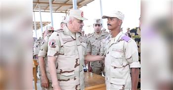 الفريق أحمد خليفة رئيس أركان حرب القوات المسلحة يتفقد المنظومة التعليمية بمعهد ضباط الصف المعلمين 