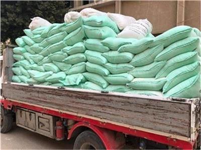 ضبط 12 طنًا من الدقيق المجهز للبيع في السوق السوداء