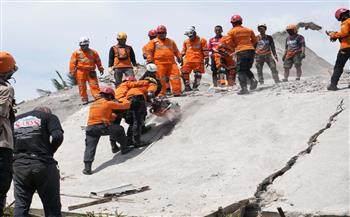 إندونيسيا: انتشال جثامين 10 أشخاص جراء الانزلاقات الأرضية في جزيرة جاوا