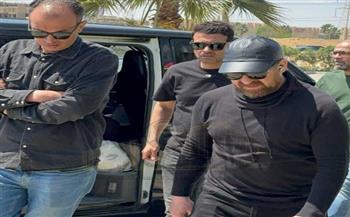 نجوم الفن يؤدون صلاة الجنازة على زوجة نضال الشافعي بمسجد بهجت بدريم بمدينة 6 أكتوبر (صور)