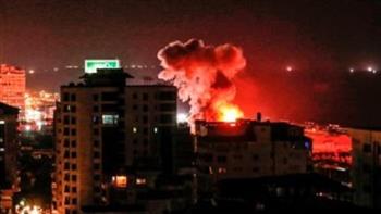  50 شهيدًا وجريحًا ومفقودًا في غارة إسرائيلية على منزل عائلة العقاد