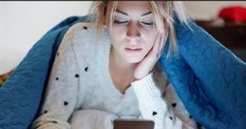 كيف يؤثر استخدام الشاشات على النوم؟
