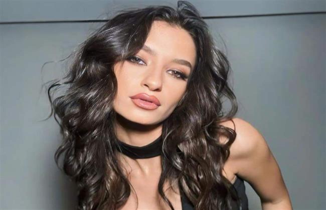 بعد نجاح "عايشة الدور".. أميرة أديب تروج لأحدث أغانيها 