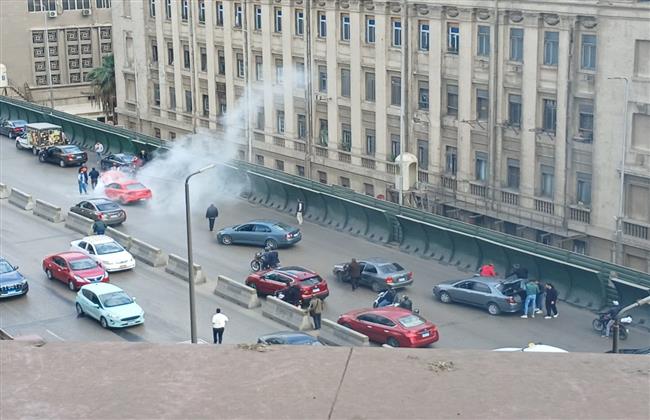 السيطرة على حريق سيارة أعلى كوبري أكتوبر دون إصابات