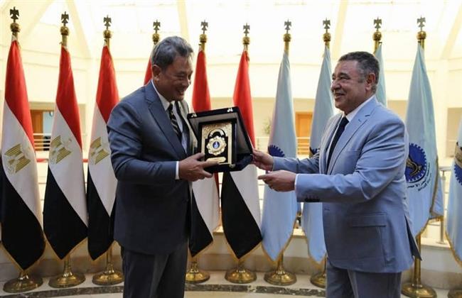 محافظ البحر الأحمر يستقبل السفير التايلاندي لبحث سبل التعاون السياحي بين البلدين