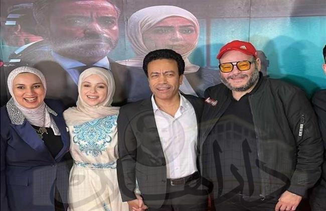 زوجة سامح حسين تدعمه في العرض الخاص لفيلمه "استنساخ"