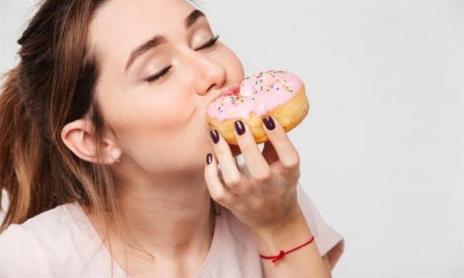 3 أسباب للافراط في تناول السكريات
